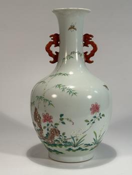 Vase oreilles dragon bambou rose, 18–19 siècle
