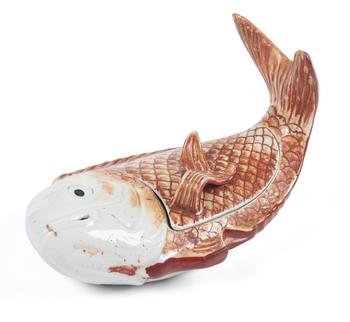 A Chinese export porcelain 'Carp' box and cover