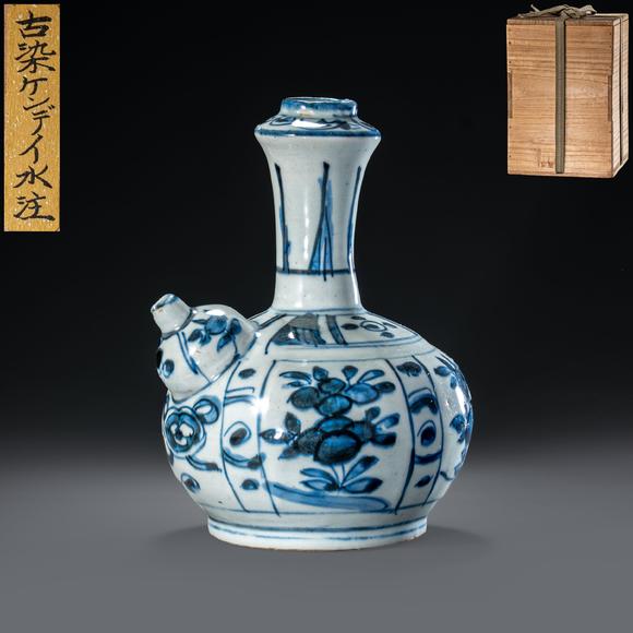大阪國(guó)際明晚期 古染付開(kāi)光花卉文軍持
