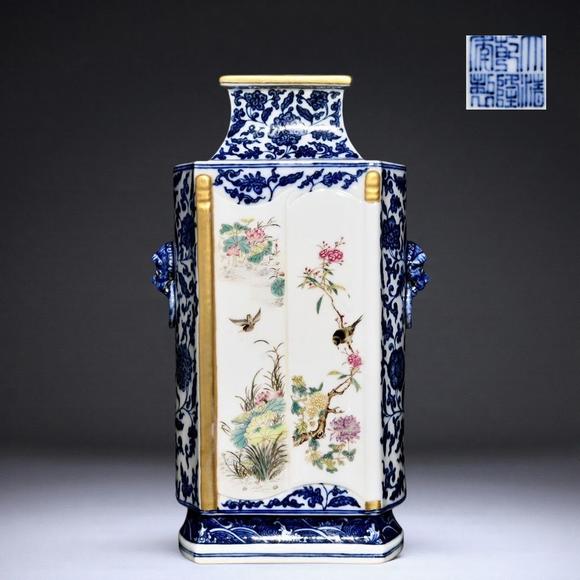 東京蕓術(shù)清乾隆 青花粉彩花鳥紋獸頭瓶