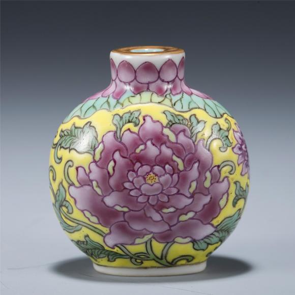 Eden Fine Antiques Galleries LLCQING FAMILLE ROSE LOTUS SNUFF BOTTLE