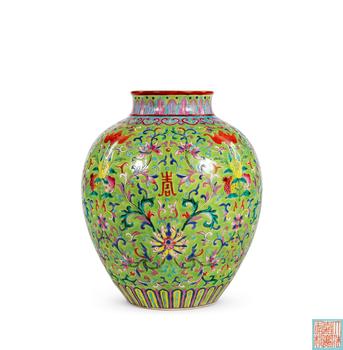清嘉慶  綠地粉彩福壽紋太白罐