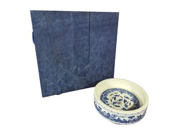 清乾隆 青花壽山福海三足洗