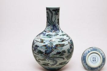 清時代 雍正年製 珐琅彩 双鱼纹 抱月瓶 色絵 扁壺 陶器 時代物 骨董品