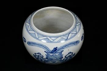 中国古玩　染付草花文水滴 古董文玩_古董文玩拍卖_古董文玩鉴定估价_易拍全球古董文玩拍卖