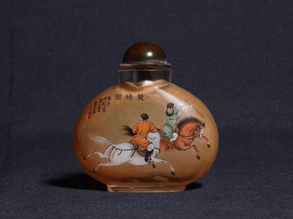 東京SAKURA拍賣（櫻花拍賣）1990年 蘇鳳翼內(nèi)畫仿唐雙騎圖煙壺