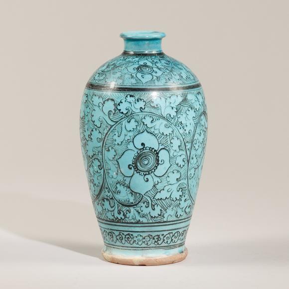 東京飛鳥宋 藍(lán)釉花卉梅瓶