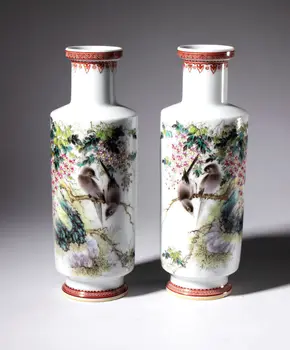 A pair of porcelain vases depicting magpies in a natural landscape. China, 20th century.