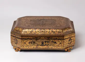 A rare octagonal Canton game box in lacquered and gilded wood. China, Qing Dynasty (1644–1912), circa 1860.