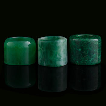 清代 料器、獨山玉、廣綠玉扳指三個  A Chinese glass and two jade archer's rings