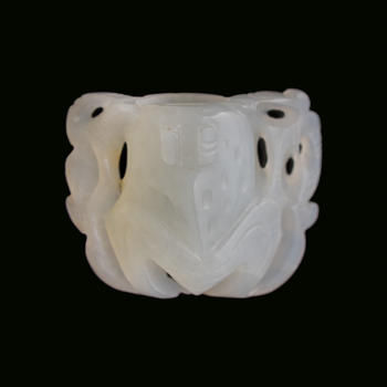 十九世紀(jì) 白玉雕蛙掛墜  A Chinese carved white jade pendant of a frog