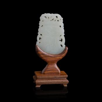 十八世紀 白玉斧形佩（附木座）  A Chinese carved white jade axe-form pendant