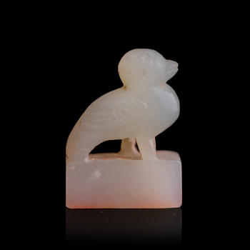清代 白玉鵲鈕印章（附錦盒）  A Chinese white jade magpie-form seal