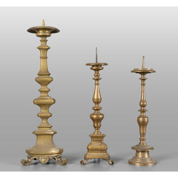 Tre candelieri Luigi XIV in bronzo di varie
