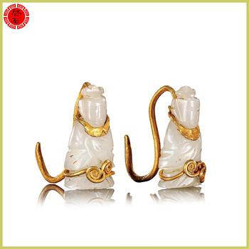明 金鑲玉圓雕人物耳飾一對(duì)