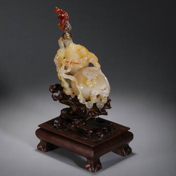 清代，瑪瑙花卉鼻煙壺