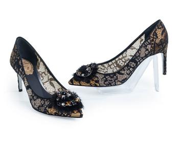 Rene Caovilla.

Decollete’, of beige and black lace exterior deta