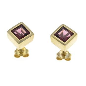 Garnet stud earrings GG 585/000 wit