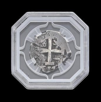 Bolivie / colonie espagnole, Charles III (1759-1788), 8 reales en argent (dit  cob ), 176('), Potosí, diam. 3,05 cm, 26,57 g.