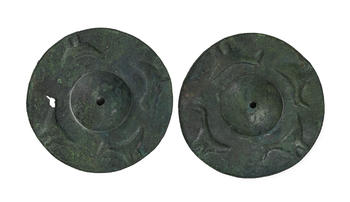 2 saillants de bouclier en bronze, Luristan, fin IIe - début Ier millénaire av. J.-C., diam. 13,3 cm