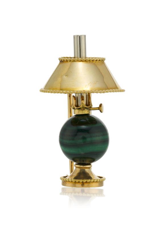 Piguet - H?tel des VentesMellerio, broche lampe à huile années 1940-50 2 ors 750 et bille de malachite