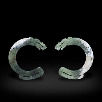 Warring States Period Jade huang with dragon patterns