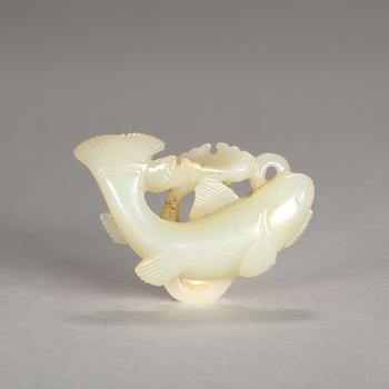 魚(yú)戲蓮玉佩