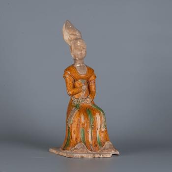 唐 三彩婦人像