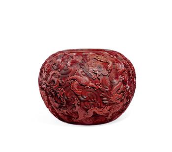 清 剔紅浮雕云龍紋卷缸