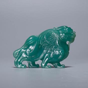 清 艾葉綠雕翼獸擺件