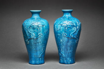 PAIRE DE VASES "MEIPING"