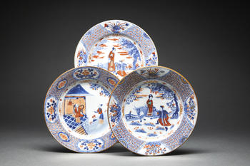 SUITE DE TROIS ASSIETTES