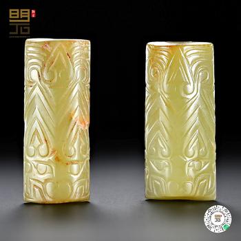 明 黃玉獸面紋玉勒一對(duì)