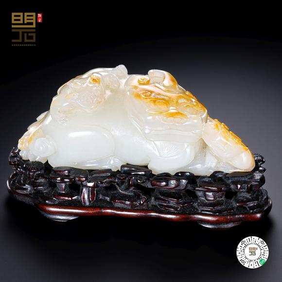 北京明石拍賣有限公司清 白玉留皮巧雕子母獸擺件
