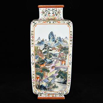 粉彩山水亭臺(tái)樓閣題字紋方瓶