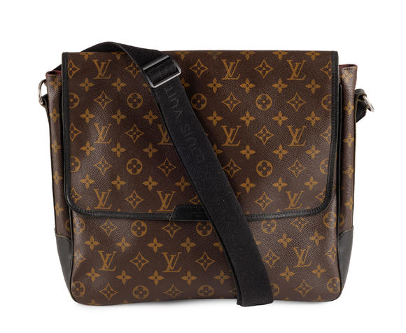 Piguet - H?tel des VentesLouis Vuitton, sac Macassar Bass Messenger en toile enduite Monogram et cuir noir, bandoulière en toile noire, 31x33 cm