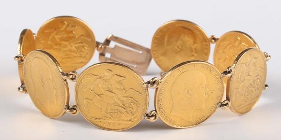 Tooveys|中西方古董藝術專場An Edward VII eight sovereign bracelet, comprising two 1903, 1906, t