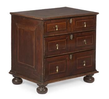 Y AN UNUSUAL WALNUT AND STINKWOOD CHEST OF DRAWERS, CAPE DUTCH, CIRCA 1690