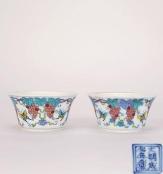 清 斗彩百蝶葡萄杯一對(duì)