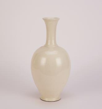 清 白釉長(zhǎng)頸瓶