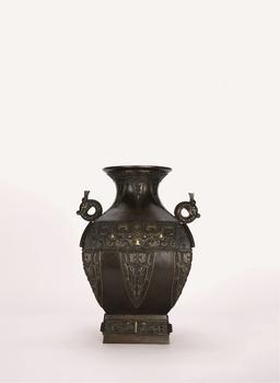 清乾隆 銅錯金出戟饕餮紋雙龍耳仿漢方壺