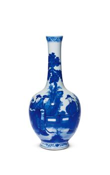 清道光 青花西廂記圖長(zhǎng)頸瓶