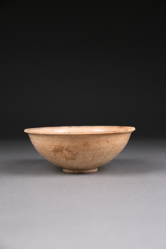 春和美術(shù)白釉蓮花瓣碗