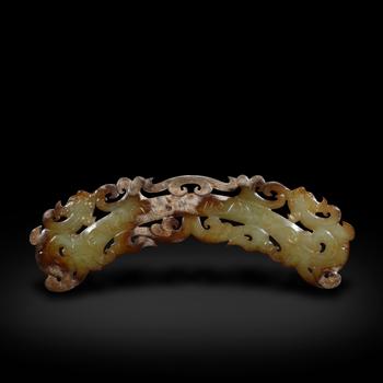 戰(zhàn)國(guó)鏤雕雙龍玉璧