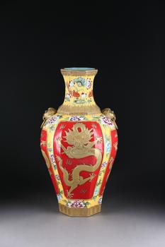 粉彩軋道描金花卉龍紋八方鋪首瓶
