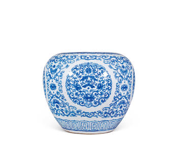 青花單描蓮?fù)屑獞c有余福壽紋大卷缸