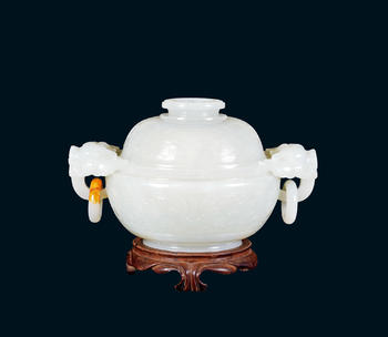 白玉雕饕餮紋雙耳活環(huán)香爐