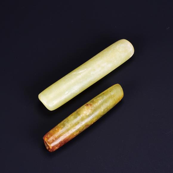香港華輝文化期 玉勒 二件