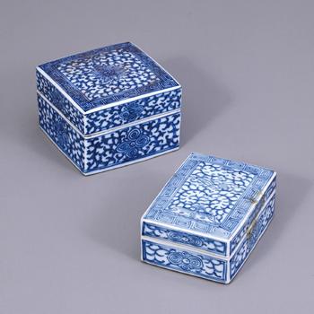 清 青花纏枝蓮紋蓋盒 二件