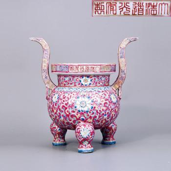 清 粉彩纏枝蓮紋三足爐 "大清道光年製"款